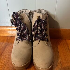 Size 8 lace + zip up shoes